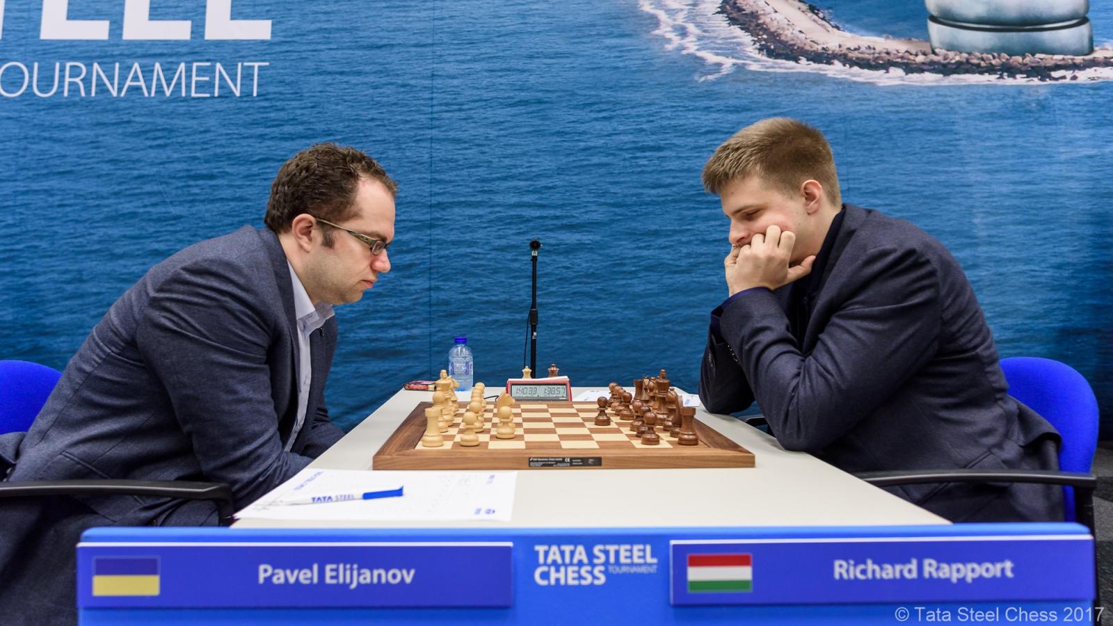 Tata Steel Chess: Magnus Carlsen beats Viswanathan Anand to take sole lead